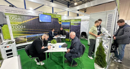 Екотехнік Україна представила систему накопичення енергії Jinko SunGiga 215 на EcoEnergy Expo 2025
